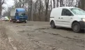 Zăpada s-a topit, asfaltul a dispărut: străzile din capitală, pline de gropi, îi trimit pe șoferi direct la service: „Am intrat într-un crater și mi-am stricat mașina” - VIDEO