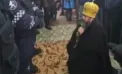 Un nou scandal la biserica din Dereneu: Episcopul Mitropoliei Moldovei a oficiat slujba în fața polițiștilor în timp ce lăcașul ar fi fost blocat din interior de către preotul care reprezintă Mitropolia Chișinăului și a Întregii Moldove - VIDEO 