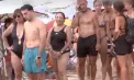 Sute de persoane s-au adunat la un lac din Argentina pentru a doborî recordul mondial Guinness la cel mai mare număr de oameni plutind simultan, dar încercarea a eșuat după doar câteva minute - VIDEO