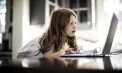 UE vrea să creeze o aplicație pentru combaterea hărţuirii online: „Copiii au dreptul să se simtă în siguranţă pe internet”