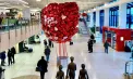 De ziua îndrăgostiților, Aeroportul Internațional Chișinău a fost decorat cu…iubire. Cum arată aerogara - FOTO
