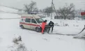 Vremea nefavorabilă a creat probleme: O femeie a rămas blocată între fiarele mașinii, în urma unui accident, iar mai multe ambulanțe nu au putut ajunge la pacienți – FOTO 