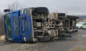 Un camion încărcat cu cereale s-a răsturnat la Ungheni. Șoferul - transportat la spital. Cum s-a întâmplat