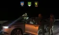 Au încercat să transporte ilegal din țară doi cetățeni străini pentru 9000 de euro, însă i-au atacat și i-au lăsat fără bani. Patru persoane - trimise în judecată - VIDEO
