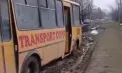 Un autobuz cu elevi - blocat la Cantemir din cauza drumului dezastruos. Copiii au fost nevoiți să aștepte câteva ore până au fost scoși din noroi - VIDEO