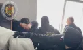Momentul reținerii celor patru persoane care au luat mită 40 de mii de euro - publicat de CNA - VIDEO