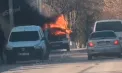 Fum negru și dens la Bălți: un microbuz a luat foc în plină stradă. Momentul când arde ca o torță - VIDEO
