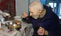 Singuri în fața bătrâneții și a uitării: Organizația Concordia aduce mâncare caldă și alinare sufletească bătrânilor din satele Moldovei în Postul Mare - VIDEO