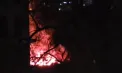 Incendiu pe o stradă din capitală: O clădire părăsită, mistuită de flăcări - VIDEO 