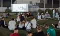La Căușeni, comunitatea locală a găsit o soluție pentru apropierea generațiilor - sesiuni de film în aer liber