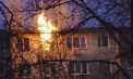 Flăcări într-un bloc din capitală: Un bărbat a murit în urma incendiului. Trei echipe de pompieri intervin de urgență - VIDEO