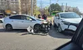 Accident în capitală: Două mașini s-au lovit violent. Imagini de la locul impactului - VIDEO