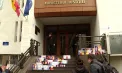 „Nu ne oprește ploaia și nici copiii răciți." Zeci de persoane au participat la un marș de solidaritate cu educatorea din Hâncești - VIDEO