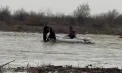 Alertă de inundații în România: un bărbat din Vrancea salvat cu barca, sute de pompieri mobilizați. Localnicii ignoră evacuarea, deși pericolul persistă