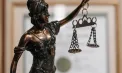 Un avocat, trimis în judecată după ce ar fi cerut și primit 5.000 de euro pentru a obține o decizie favorabilă într-un dosar de violență în familie. Ce pedeapsă ar putea primi
