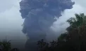 Erupție spectaculoasă în Indonezia: vulcanul Mount Dukono a aruncat o coloană de cenușă la 4.000 de metri înălțime - VIDEO