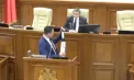 STOP CADRU la ședința Parlamentului: Costiuc i-a adus lui Grosu un cadou de la președintele Parlamentului georgian, dar Grosu l-a refuzat. Motivul invocat de șeful Legislativului - VIDEO