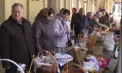 Zeci de creștini din Chișinău și-au sfințit coșurile de Paște  încă de sâmbătă dimineață: aleg să evite aglomerația din Noaptea Învierii - VIDEO