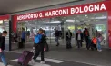 Aproximativ 180 de pasageri care trebuiau să ajungă de Paște în Moldova, blocați în Italia: Zbor Bologna – Chișinău, întârziat aproape 30 de ore