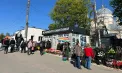 Aglomerație și forfotă la cimitirul Sfântul Lazăr de Paștele Blajinilor: oamenii au luat cu asalt tarabele de la intrare - FOTO/VIDEO