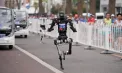 „Terminator”, versiunea Usain Bolt. Cursa în care roboții au învins oamenii, cu un record de viteză - VIDEO