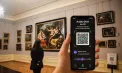 Ghid audio cu inteligență artificială, lansat în premieră la Muzeul Brukenthal din Sibiu: vizitatorii pot adresa întrebări despre operele de artă direct de pe telefon - VIDEO