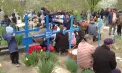 Moldovenii au mers și astăzi la cimitire pentru a-și pomeni răposații: „Ieri am fost la noi la cimitir, azi aici, ne străduim să păstrăm tradițiile” – VIDEO