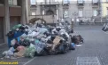 Misiune neobișnuită în Trieste: carabinierii au recuperat 7.000 de euro aruncați din greșeală la gunoi de un bărbat - VIDEO
