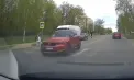 Momentul în care un copil este la un pas să fie lovit pe o trecere de pietoni din Chișinău, surprins de o cameră de bord. Ce pedeapsă ar putea primi șoferița - VIDEO