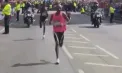 Record istoric în atletism: un alergător din Kenya devine primul om care termină un maraton sub două ore la cursa de la Londra - VIDEO