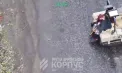 Salvare spectaculoasă în Donețk. O femeie, evacuată de militari ucraineni cu ajutorul unui robot: „Bunico, urcă-te!”