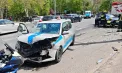 Un BMW a lovit puternic o mașină de la o școală auto, într-o intersecție din Chișinău. Imagini de la locul impactului - FOTO/VIDEO