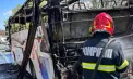 Un autocar în care se aflau 27 de persoane a fost cuprins de flăcări pe un drum din România. Care e starea pasagerilor - VIDEO