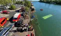 Accident neobișnuit în Franța: autobuz căzut în Sena după impact cu o mașină parcată - VIDEO