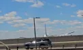 Un avion a lovit un camion înainte de aterizarea pe aeroportul Newark, SUA: Șoferul a fost rănit. Momentul surprins de camerele de supraveghere - VIDEO