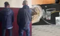 Un cuplu - prins cu droguri într-un apartament din Cricova: Poliția spune că ambii erau sub influența substanțelor narcotice - VIDEO