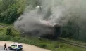 Fum negru și dens în apropierea căii ferate din Chișinău: o locomotivă , cuprinsă de flăcări. Imagini de la locul incendiului - FOTO/VIDEO