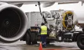 Avertismentul UE pentru companiile aeriene: Suprataxa pentru combustibil „nu poate fi justificată”