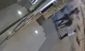 Doi tineri din Chișinău, reținuți de poliție după ce ar fi agresat un adolescent și i-ar fi sustras 2 400 de lei în plină stradă – VIDEO