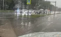 Toarnă cu găleata în Chișinău: Unele străzi s-au transformat în lacuri după ploaia puternică. Imaginile surprinse de martori - VIDEO