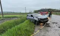 Accident la Ialoveni: Un șofer a ajuns cu mașina într-un șanț, după ce a derapat de pe drum. Pompierii și polițiștii, la locul impactului - VIDEO