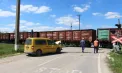 Accident pe calea ferată Ocnița–Vălcineț: Un automobil a fost lovit de tren după ce a ajuns pe șine chiar în fața locomotivei. Ce spune poliția - FOTO