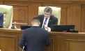 Tensiuni la ședința Parlamentului: schimb de replici între Grosu și Costiuc. Momentul când liderul „Democrația Acasă” încearcă să smulgă microfonul șefului Legislativului - VIDEO