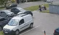 Incident șocant în centrul Chișinăului: o mamă și copilul aflat în cărucior, loviți de doi tineri pe trotinetă. Familia acuză lipsa de reacție a autorităților - VIDEO