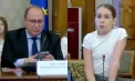 Discursul în lacrimi a unei eleve din România despre presiunea din școală, în timp ce ministrul Educației stătea pe telefon - VIDEO