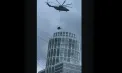 Măsura pregătită de Rusia pentru a proteja Moscova de atacurile cu drone. Momentul când un elicopter instalează un sistem de apărare antiaeriană - VIDEO