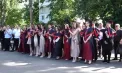 „Sunt foarte emoționat, e un eveniment important din viața mea”: mii de elevi din Moldova au trăit ultimul sunet de clopoțel între lacrimi și speranțe de viitor - VIDEO