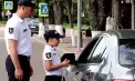 Acțiune de suflet la Orhei: șoferii au primit „amenzi” dulci și îndemnuri la prudență din partea a doi copii-polițiști - VIDEO