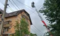 Mansarda unui bloc de locuit din capitală, cuprinsă de flăcări: 15 persoane, printre care 5 copii, au fost evacuate. Salvatorii luptă pentru stingerea incendiului - FOTO