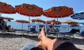Umbrelele ar putea fi interzise pe unele dintre cele mai spectaculoase plaje din Sardinia. Autoritățile caută soluții pentru protejarea litoralului - VIDEO